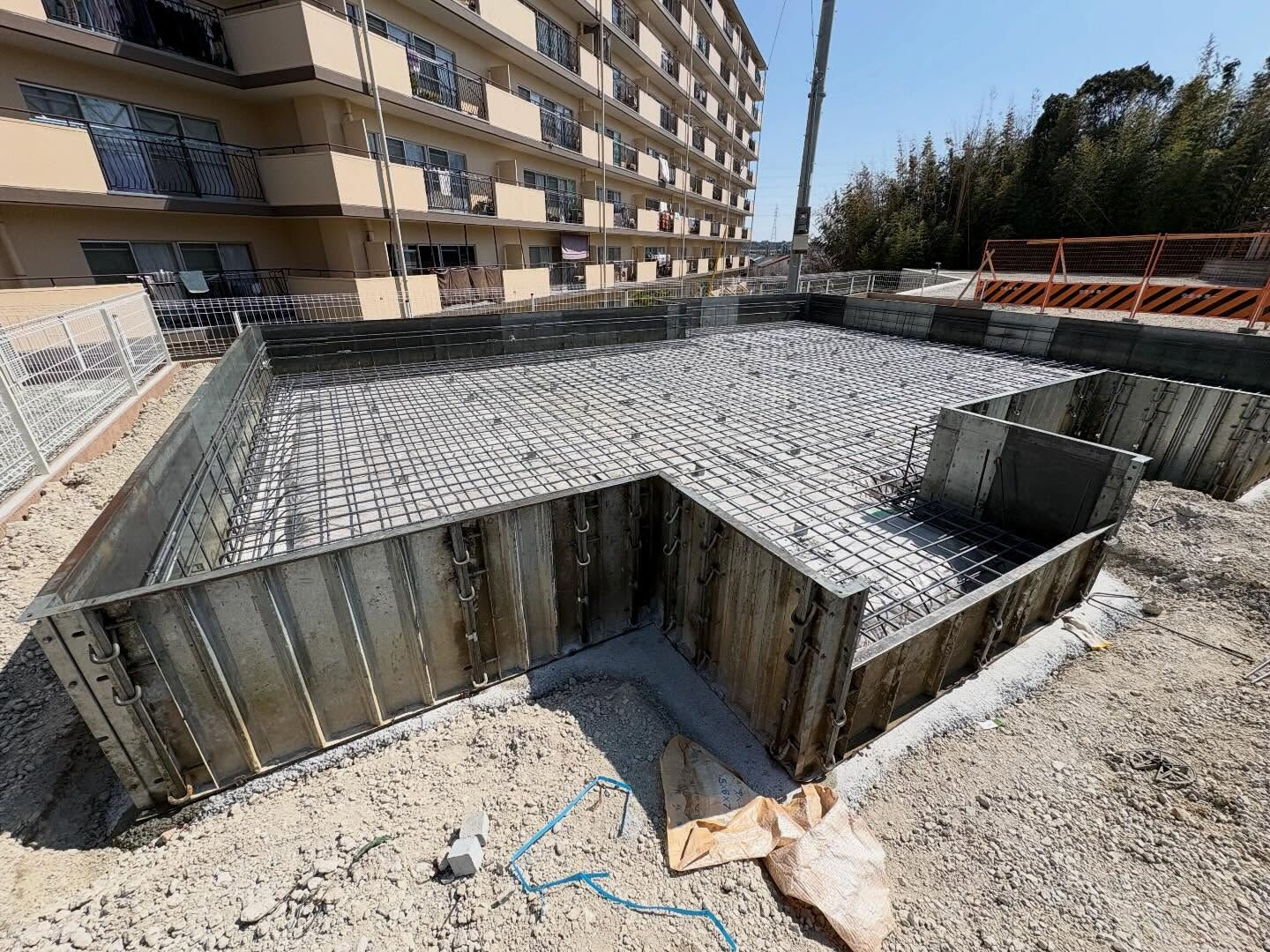 明石市和坂で行われている新しい建設プロジェクトの基礎工事の進