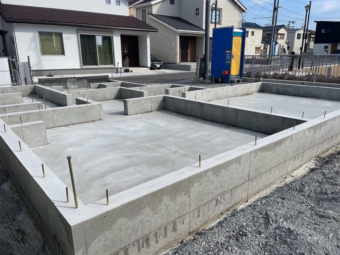 加古川市平岡町高畑の3棟現場での工事が順調に進んでおり、基礎