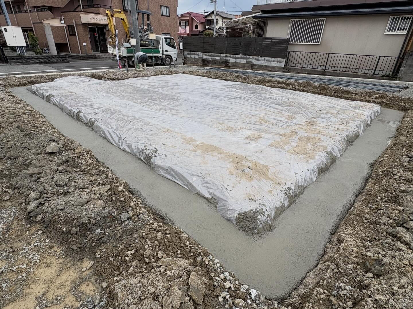 先日、神戸市西区王塚台にて、1棟目の建物の棟上げが無事に完了