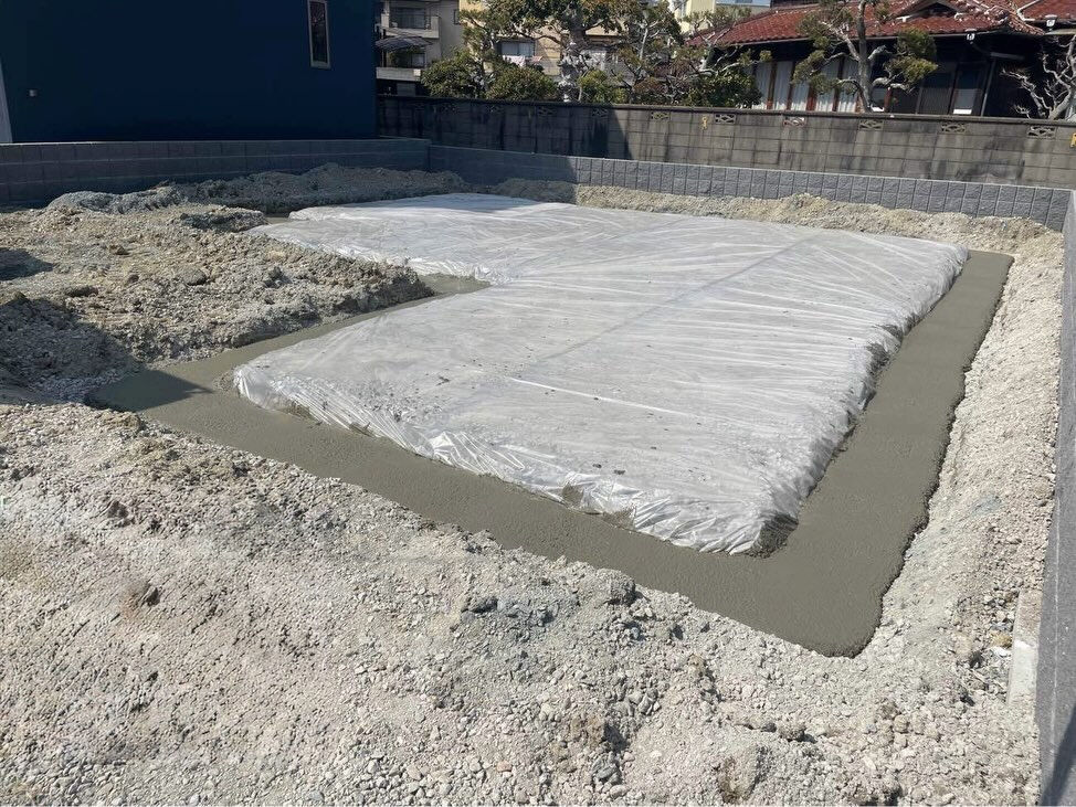 先日、魚住町金ヶ崎および明石市大久保町において新築の基礎工事