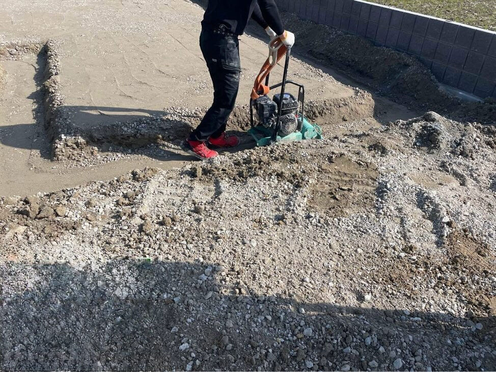 先日、魚住町金ヶ崎および明石市大久保町において新築の基礎工事