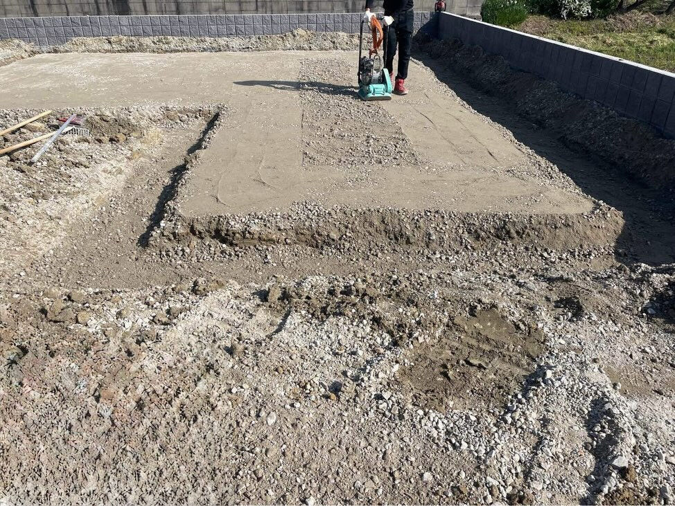 先日、魚住町金ヶ崎および明石市大久保町において新築の基礎工事